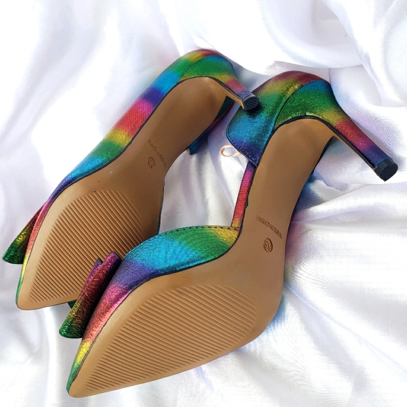 NEW BETSY JOHNSON Multicolored Iridescent Rainbow Bow Heels!!! - Picture 6 of 7